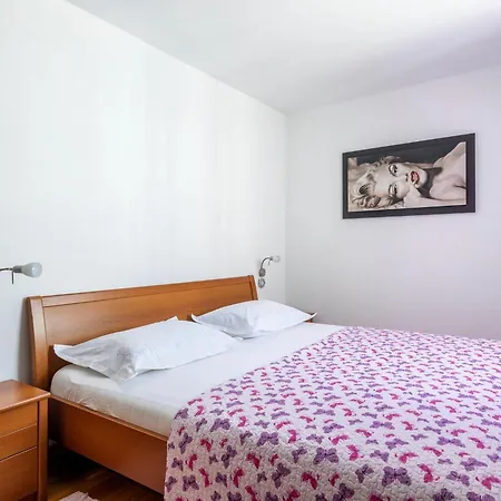 Zara - Two Bedroom With Balcony - St Apartment Supetar