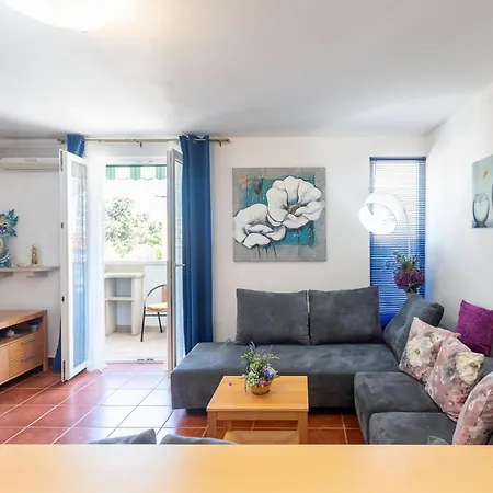 Zara - Two Bedroom With Balcony - St *