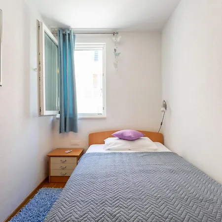 Zara - Two Bedroom With Balcony - St Apartment