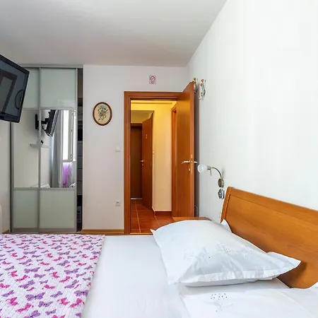 Zara - Two Bedroom With Balcony - St Supetar